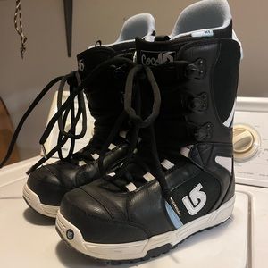 Burton Coco Snowboarding Boots (Women’s size 9) black, light blue